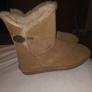 Bearpaw boots with fur inside